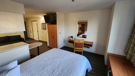Welcome To SureStay by Best Western Sacramento South Natomas - Bedroom